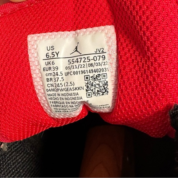 NIKE • Air Jordan 1 Retro Mid Sneakers • Red Black White • Size 6.5Y Big Kids - Picture 9 of 16